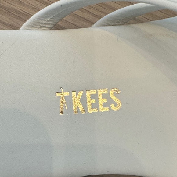 NWT TKEES cream Strappy Square-Toe Sandals - Picture 2 of 6